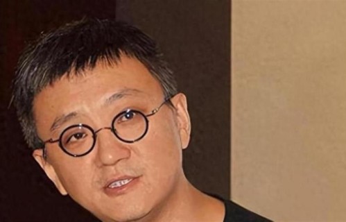 娶了著名女演员20年，生下2个帅气儿子，如今51岁活成人生赢家
