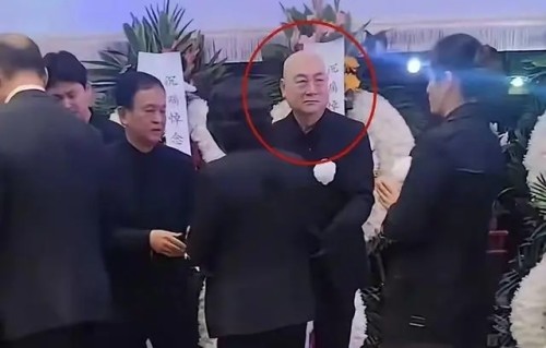73岁迟重瑞送别妻子！憔悴瘦到脱形，66岁长子的举动打破外界猜疑