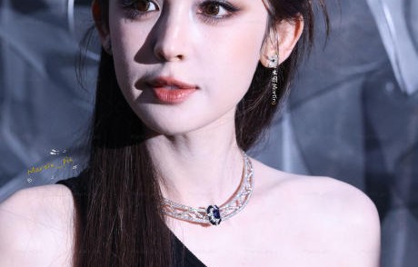 娜扎接连线下造型生图刷屏 神颜获全网夸