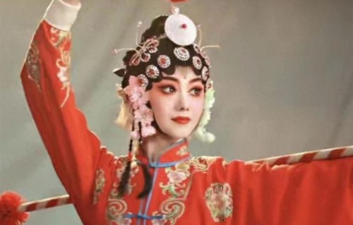 看主角被孩子们破防！何大锤逼娃练功哭成一片，唱戏练功太难
