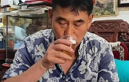 大衣哥朱之文为何选择留在农村，拒绝直播带货等变现方式？|流量|穿越|童年|诺基亚手机|贪婪