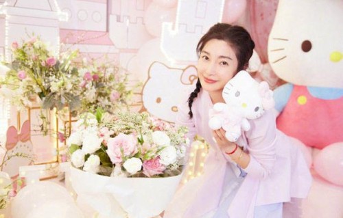 赵丽颖为李冰冰庆生！李冰冰扎双马尾很减龄，差15岁同框似姐妹|长发|胶原蛋白|艺人|粉色|张慧雯