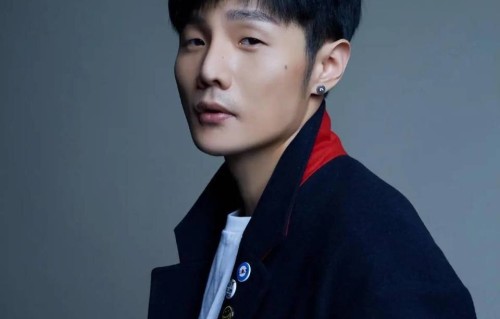 薛之谦的《丑八怪》，莫文蔚的《慢慢喜欢你》，李荣浩你到底给多少人写过歌？