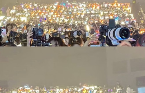 TF四代二班见面会灯牌点亮舞台