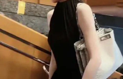 唐嫣黑裙低调出席女儿毕业艺术节！罗晋未同框引关注，网友：别过度解读
