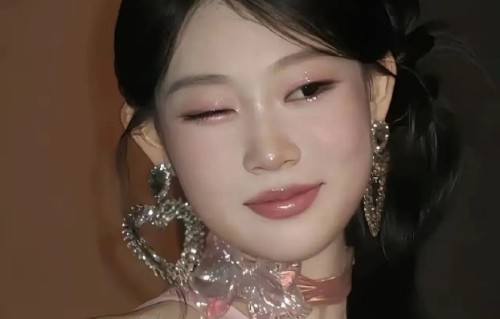 沈佳润如何看待自己曾被称为‘最丑星二代’，以及后来选择出道做歌手？|化妆|单眼皮|女儿|标签|父亲