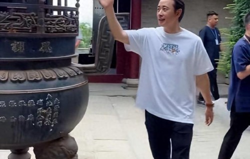 罗晋白发沧桑引热议，唐嫣婚变谣言不攻自破