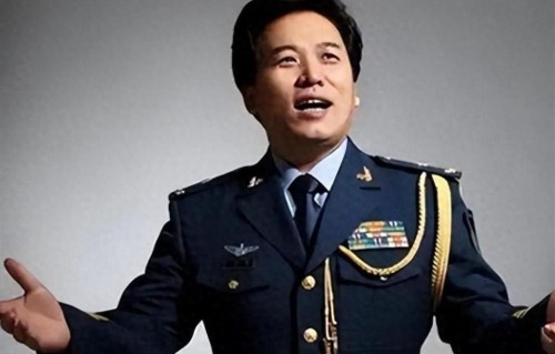 一婚娶歌唱家，二婚嫁女富豪，如今儿孙满堂，半路婚姻过成顶配