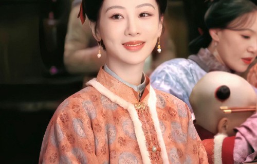 杨紫认证脖子长优势适配明朝服饰宽大版型