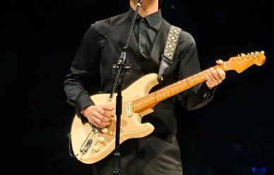 李健在音乐节和演唱会上的表演风格有什么不同？|黎明|诗意|声音|色温|中控