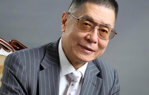 87岁刘诗昆：住美国600平豪宅，和三婚妻子儿女双全，享天伦之乐