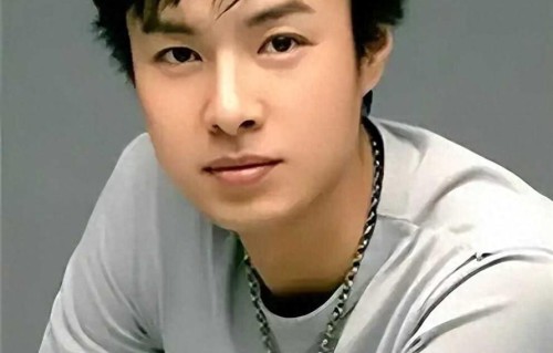 因穷被嫌弃，娶圈外人当老婆，结婚16年无绯闻，发文庆祝
