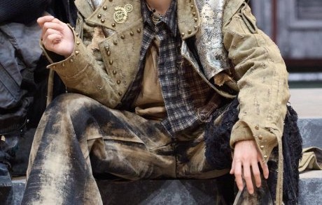 陈哲远'郝大爸'形象爆火：戏里戏外皆是'顶梁柱'？