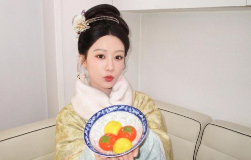 《家业》再引热议，杨紫小家碧玉感好足，与韩东君泛舟同游超甜！