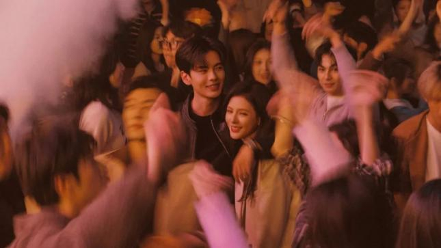 《深情眼》剧照