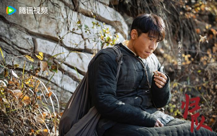   李乃文饰演汤德远。图片来源：电视剧《归队》微博