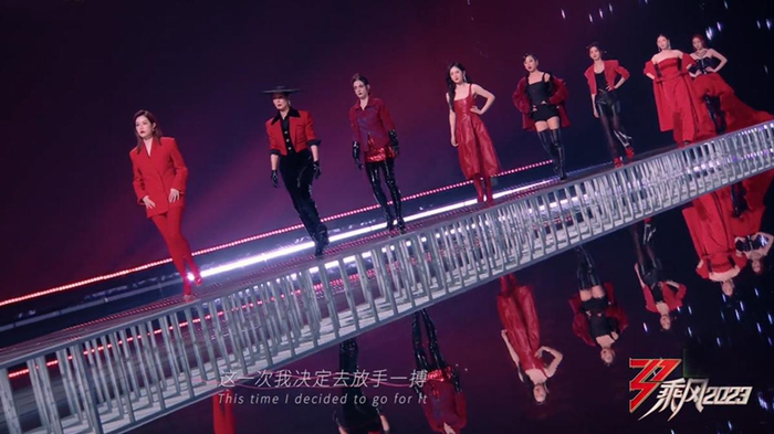 《浪姐4》的主题曲由王雅君作词，这位
