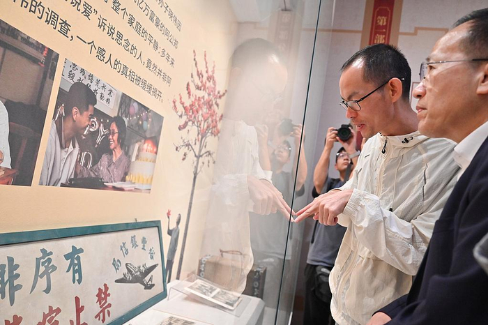导演蓝鸿春。(图源:视觉中国)